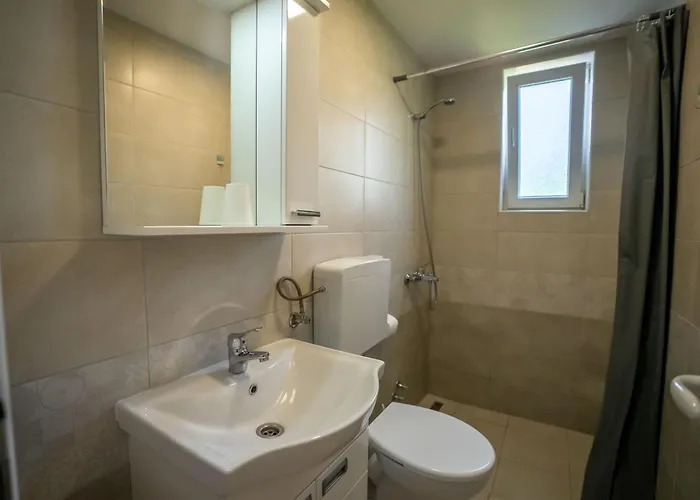 Milutinn-lipa * סוקו בניה